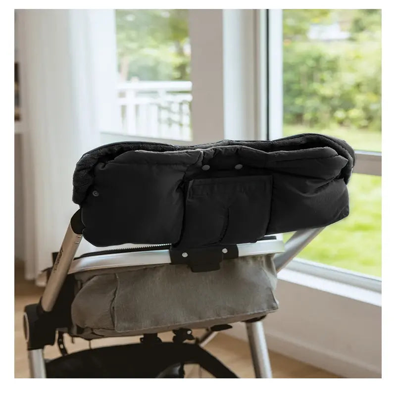 Gants de poussette hiver ultra chauds noirs fixés sur guidon pour protéger les mains du froid pendant les sorties avec bébé