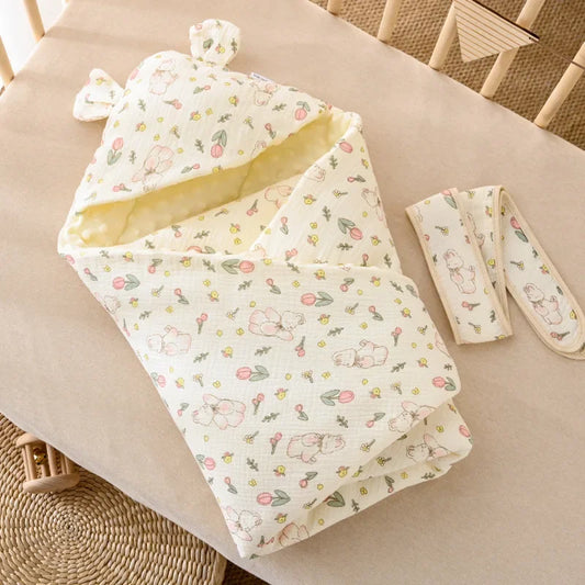 Nid d’ange bébé motif floral ourson doux avec capuche et tissu moelleux pour toutes saisons.